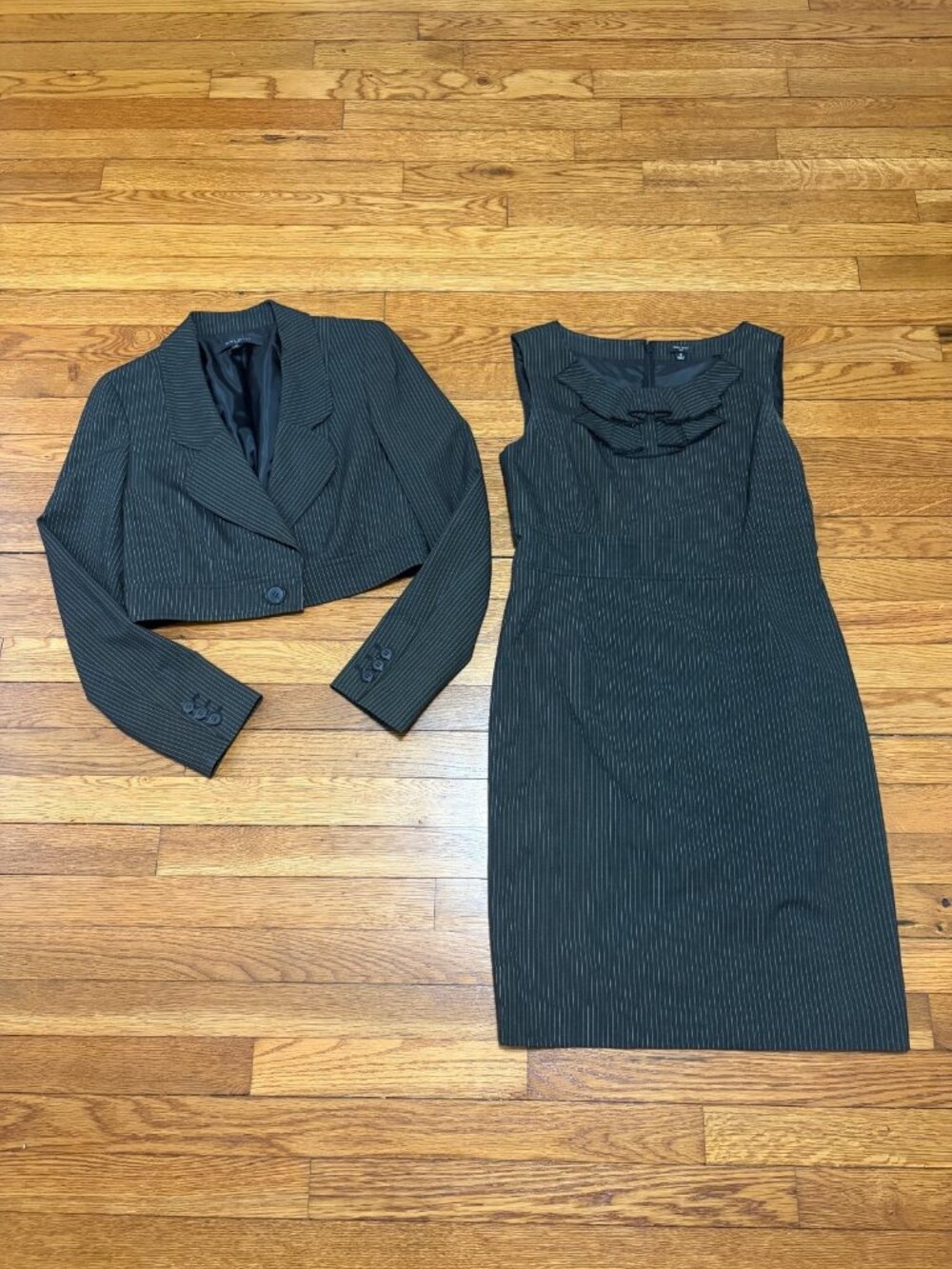 Nine West Womens 2 Piece Suit Set Size 4 Gray Pinstriped Blazer & Dress Career